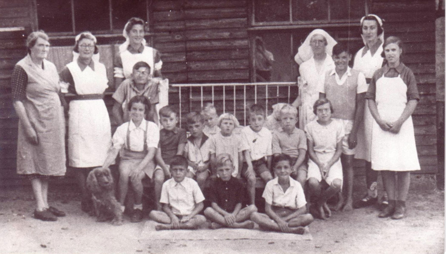 1945-group-photo